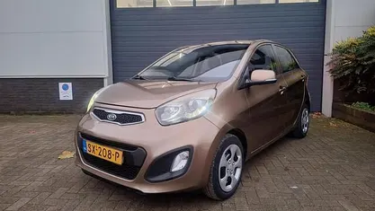 Bruin Gebruikt 2012 Kia Picanto Hatchback | € 4.450 (Eerlijke prijs)