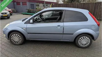 Blauw (metallic) Gebruikt 2005 Ford Fiesta Futura Hatchback | € 1.499 (Eerlijke prijs)