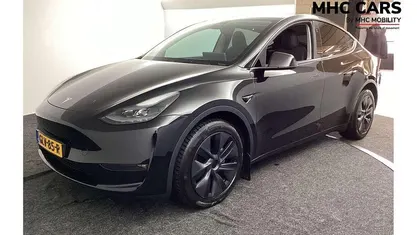 Zwart Gebruikt 2024 Tesla Model Y Long Range AWD SUV | € 41.700 (Eerlijke prijs)