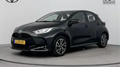 Zwart Gebruikt 2021 Toyota Yaris Hybrid Hatchback | € 21.245 (Eerlijke prijs)