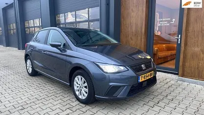 Occasion Seat Ibiza Business 95 PK (69 kW) 2023 Grijs (metallic) Hatchback