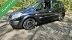Grijs Gebruikt 2005 Renault Scénic II Authentique MPV | € 725 (Goede deal)