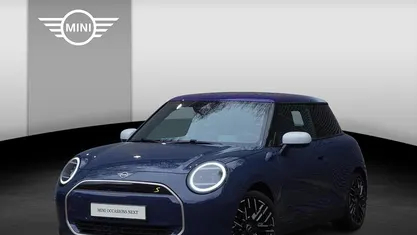 Blauw Occasion 2025 Mini Cooper SE Favoured Hatchback | € 39.700 (Eerlijke prijs)