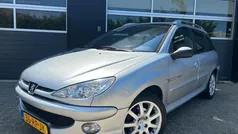 Grijs, metallic lak Gebruikt 2005 Peugeot 206 Quiksilver Stationwagen | € 1.359 (Eerlijke prijs)