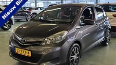 Grijs (metallic) Gebruikt 2012 Toyota Yaris Hatchback | € 6.950 (Eerlijke prijs)