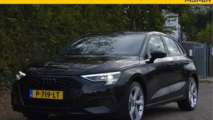 Zwart Gebruikt 2021 Audi A3 Sportback e-tron Business Hatchback | € 24.950 (Eerlijke prijs)