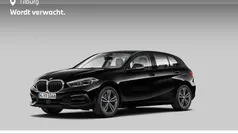 Zwart Gebruikt 2024 BMW 118 Sport Line Hatchback | € 31.880 (Eerlijke prijs)