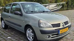 Groen Gebruikt 2003 Renault Clio II Expression Hatchback | € 1.799 (Eerlijke prijs)