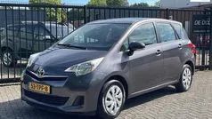 Grijs Gebruikt 2011 Toyota Verso-S Comfort MPV | € 6.795 (Eerlijke prijs)