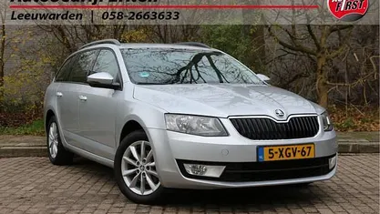Grijs Gebruikt 2014 Skoda Octavia Ambition Stationwagen | € 6.945 (Eerlijke prijs)