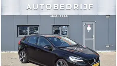 Zwart Gebruikt 2017 Volvo V40 Stationwagen | € 18.950 (Eerlijke prijs)