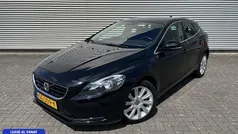 Zwart Gebruikt 2015 Volvo V40 Momentum Stationwagen | € 13.935 (Eerlijke prijs)