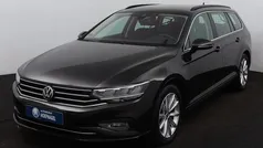 Zwart, metallic lak Gebruikt 2020 VW Passat Comfortline Stationwagen | € 22.900 (Goede deal)