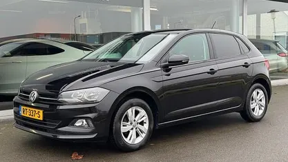 Zwart (metallic) Occasion 2018 VW Polo Comfortline Hatchback | € 12.450 (Eerlijke prijs)