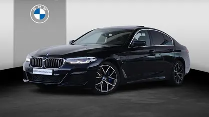 Zwart Gebruikt 2022 BMW 530e Executive Sedan | € 41.400 (Eerlijke prijs)