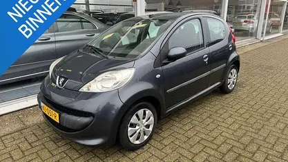 Grijs Occasion 2008 Peugeot 107 Urban Move Hatchback | € 1.999 (Goede deal)