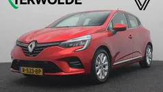 Rood Gebruikt 2021 Renault Clio V Intens Hatchback | € 16.840 (Eerlijke prijs)
