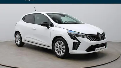 Wit Gebruikt 2024 Renault Clio V Evolution Hatchback | € 18.990 (Eerlijke prijs)