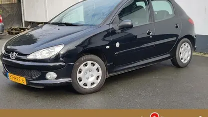 Occasion Peugeot 206 75 PK (55 kW) 2009 Zwart Hatchback