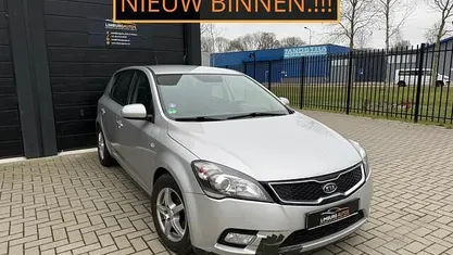 Occasion Kia Ceed Plus 105 PK (77 kW) 2012 Zilver (metallic) Hatchback