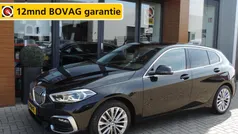 Zwart Gebruikt 2021 BMW 118 Luxury Line Hatchback | € 22.880 (Eerlijke prijs)
