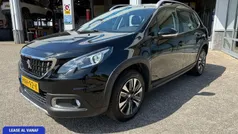 Zwart Gebruikt 2017 Peugeot 2008 Allure SUV | € 14.490 (Eerlijke prijs)