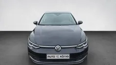 Zwart Gebruikt 2023 VW Golf VIII Move Sedan | € 29.943 (Eerlijke prijs)