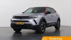 Grijs, metallic lak Gebruikt 2021 Opel Mokka GS Line SUV | € 19.445 (Goede deal)