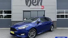 Blauw Gebruikt 2018 Ford Focus ST-Line Hatchback | € 12.450 (Super prijs)