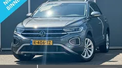 Grijs Gebruikt 2022 VW T-Roc Style SUV | € 31.495 (Eerlijke prijs)