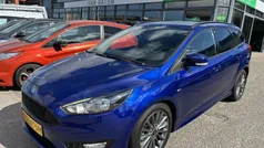 Blauw Gebruikt 2017 Ford Focus ST-Line Stationwagen | € 13.645 (Eerlijke prijs)