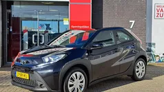 Zwart Gebruikt 2024 Toyota Aygo Play Hatchback | € 18.400 (Eerlijke prijs)