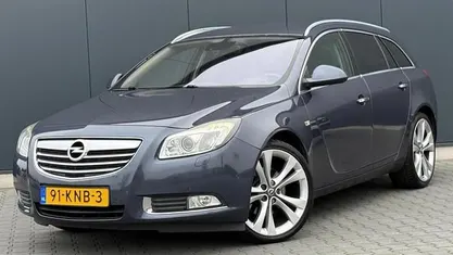 Grijs (metallic) Gebruikt 2010 Opel Insignia Cosmo Stationwagen | € 5.495 (Eerlijke prijs)