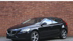 Zwart Gebruikt 2016 Volvo V40 Stationwagen | € 14.950 (Eerlijke prijs)