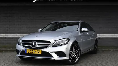 Grijs Gebruikt 2019 Mercedes C180 Premium Plus Stationwagen | € 24.945 (Goede deal)