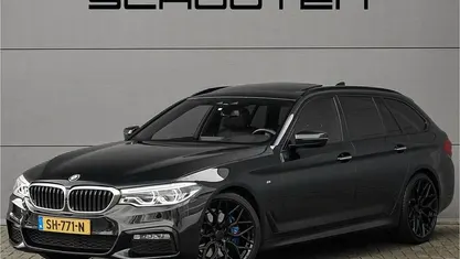 Zwart (metallic) Gebruikt 2018 BMW 530 M Sport Stationwagen | € 33.900 (Eerlijke prijs)