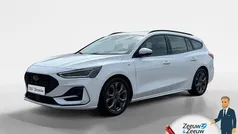 Frozen white (licht wit) Gebruikt 2023 Ford Focus ST-Line Stationwagen | € 22.940 (Eerlijke prijs)