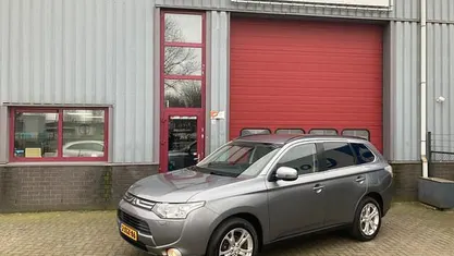 Grijs (metallic) Gebruikt 2014 Mitsubishi Outlander Intense+ SUV | € 12.950 (Eerlijke prijs)
