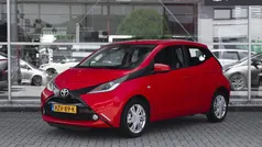 Rood Gebruikt 2017 Toyota Aygo X-wave Hatchback | € 10.549 (Eerlijke prijs)
