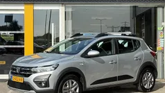 Grijs Gebruikt 2023 Dacia Sandero Comfort Hatchback | € 17.745 (Eerlijke prijs)
