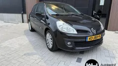 Zwart Gebruikt 2009 Renault Clio II Collection Hatchback | € 2.995 (Eerlijke prijs)