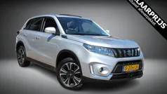 Grijs Gebruikt 2022 Suzuki Vitara Style SUV | € 23.950 (Eerlijke prijs)