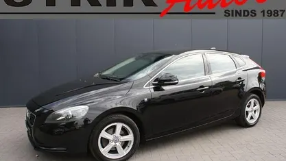 Gebruikt 2015 Volvo V40 Business Edition Hatchback | € 4.885 (Eerlijke prijs)