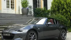 Grijs, metallic lak Gebruikt 2018 Mazda MX5 Cabriolet | € 28.500 (Eerlijke prijs)