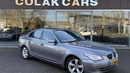 Grijs Gebruikt 2009 BMW 530 Sedan | € 6.250 (Goede deal)