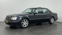 Zwart, metallic lak Gebruikt 1995 Mercedes E500 Edition Sedan | € 125.000