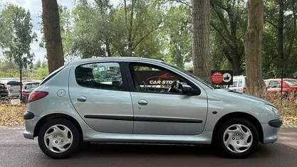 Occasion Peugeot 206 75 PK (55 kW) 2003 Grijs, metallic lak Hatchback