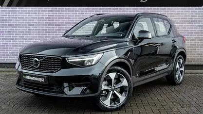 Zwart Gebruikt 2025 Volvo XC40 Plus SUV | € 43.894 (Eerlijke prijs)