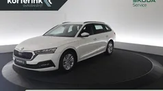 Wit Gebruikt 2023 Skoda Octavia Ambition Stationwagen | € 23.950 (Eerlijke prijs)