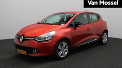 Rood Gebruikt 2015 Renault Clio IV Expression Hatchback | € 7.900 (Eerlijke prijs)